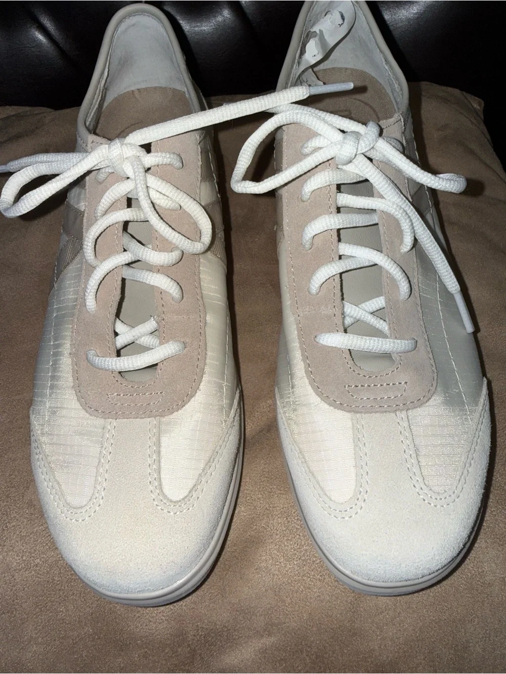 LIKE NEW ITALIAN  MUNRO BEIGE NEUTRAL COMBO SNEAKERS - SIZE 8.5